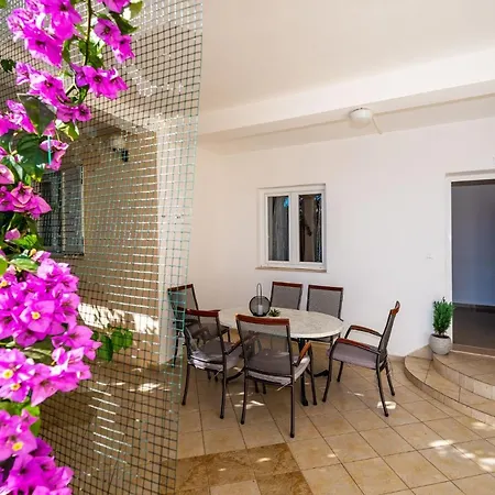 Appartement Family-friendly With Swimming Pool Sveti Filip I Jakov, Biograd - 20861 Sveti Filip i Jakov