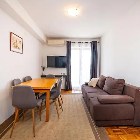 Appartement Family-friendly With Swimming Pool Sveti Filip I Jakov, Biograd - 20861 Sveti Filip i Jakov