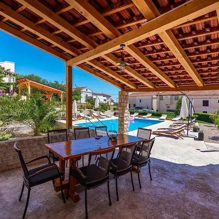 Appartement Family-friendly With Swimming Pool Sveti Filip I Jakov, Biograd - 20861 *