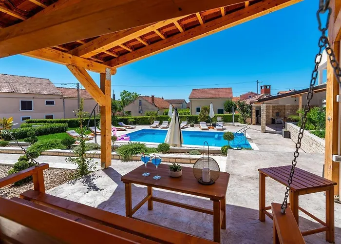 Family-friendly With Swimming Pool Sveti Filip I Jakov, Biograd - 20861 * سفيتي فيليب ياكوف