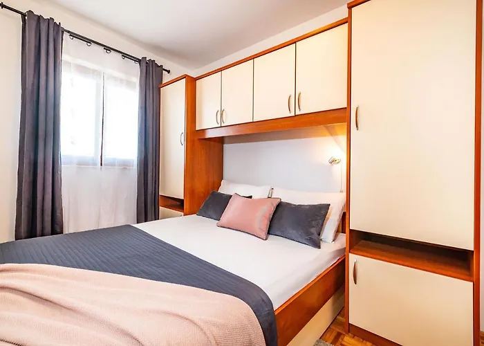 Family-friendly With Swimming Pool Sveti Filip I Jakov, Biograd - 20861 شقة *