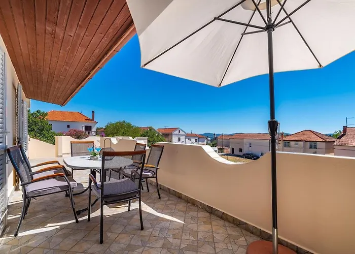 Family-friendly With Swimming Pool Sveti Filip I Jakov, Biograd - 20861 شقة سفيتي فيليب ياكوف