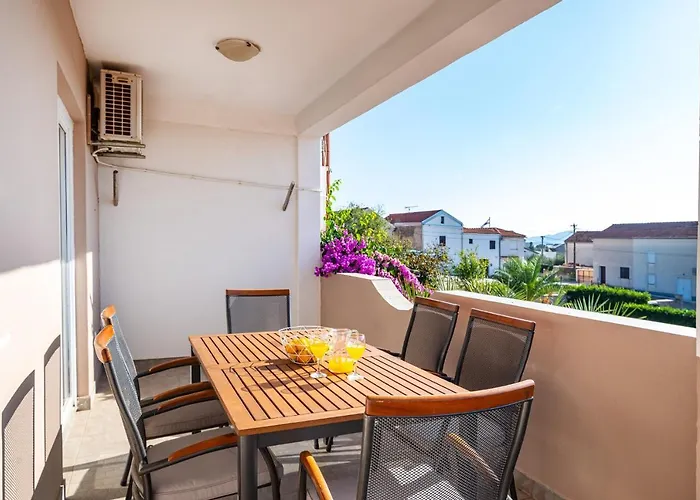 Family-friendly With Swimming Pool Sveti Filip I Jakov, Biograd - 20861 شقة سفيتي فيليب ياكوف