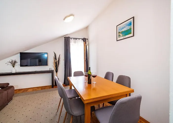 Family-friendly With Swimming Pool Sveti Filip I Jakov, Biograd - 20861 شقة سفيتي فيليب ياكوف