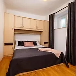 Family-friendly With Swimming Pool Sveti Filip I Jakov, Biograd - 20861 Appartement *