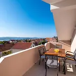 Family-friendly With Swimming Pool Sveti Filip I Jakov, Biograd - 20861 Appartement