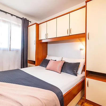 Family Friendly With A Swimming Pool Sveti Filip I Jakov, Biograd - 20861 Apartment *