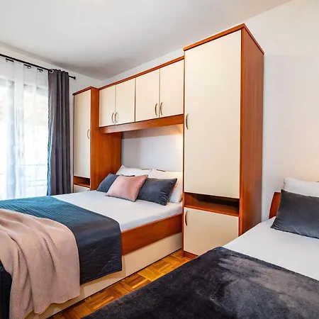 Family Friendly With A Swimming Pool Sveti Filip I Jakov, Biograd - 20861 Sveti Filip i Jakov