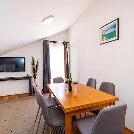 Family-friendly With Swimming Pool Sveti Filip I Jakov, Biograd - 20861 Apartament Sveti Filip i Jakov