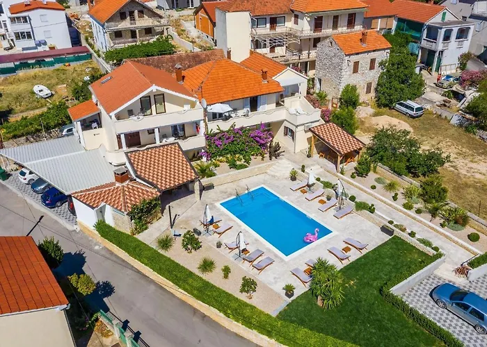 Family-friendly With Swimming Pool Sveti Filip I Jakov, Biograd - 20861 Свети-Филип-и-Яков