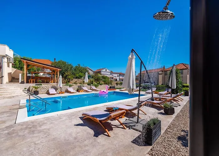 Family-friendly With Swimming Pool Sveti Filip I Jakov, Biograd - 20861 * Свети-Филип-и-Яков