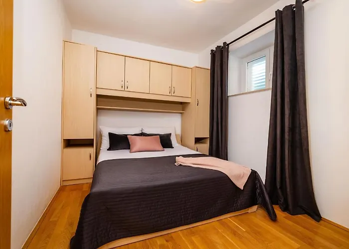 Family-friendly With Swimming Pool Sveti Filip I Jakov, Biograd - 20861 Апартаменты *