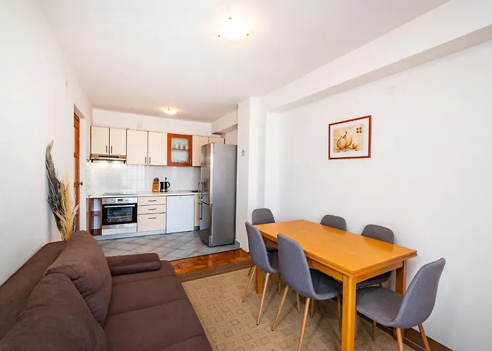 Апартаменты Family-friendly With Swimming Pool Sveti Filip I Jakov, Biograd - 20861 *