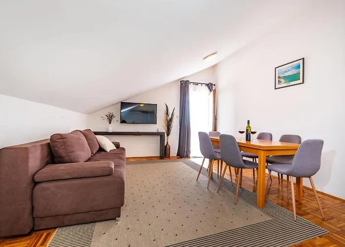 Family-friendly With Swimming Pool Sveti Filip I Jakov, Biograd - 20861 * Свети-Филип-и-Яков
