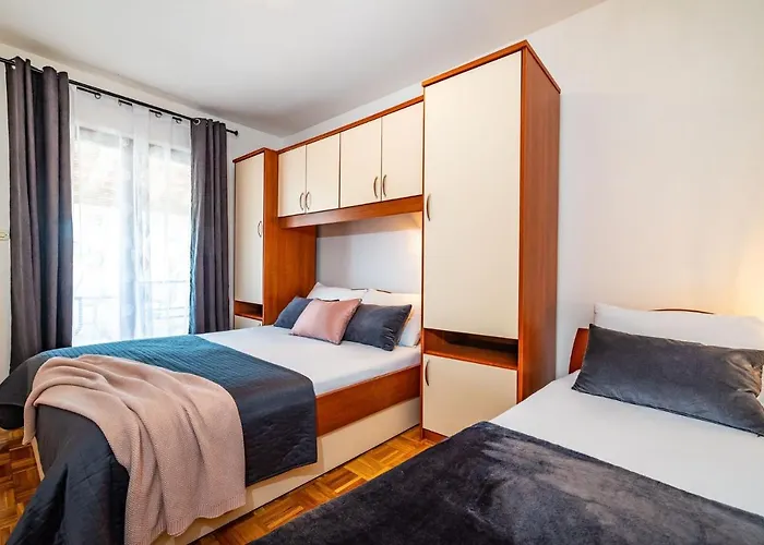 Family-friendly With Swimming Pool Sveti Filip I Jakov, Biograd - 20861 Свети-Филип-и-Яков