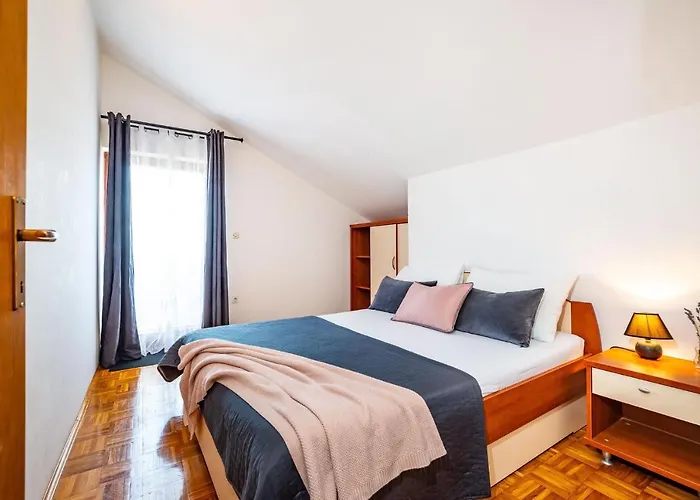 Апартаменты Family-friendly With Swimming Pool Sveti Filip I Jakov, Biograd - 20861