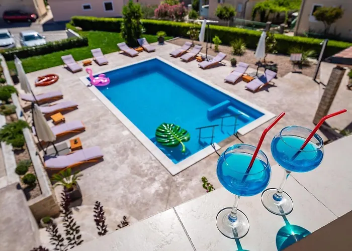Апартаменты Family-friendly With Swimming Pool Sveti Filip I Jakov, Biograd - 20861