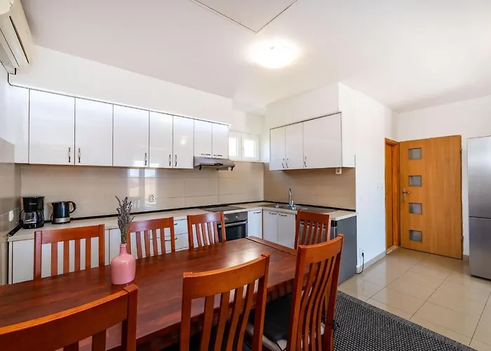 Family-friendly With Swimming Pool Sveti Filip I Jakov, Biograd - 20861 * Свети-Филип-и-Яков
